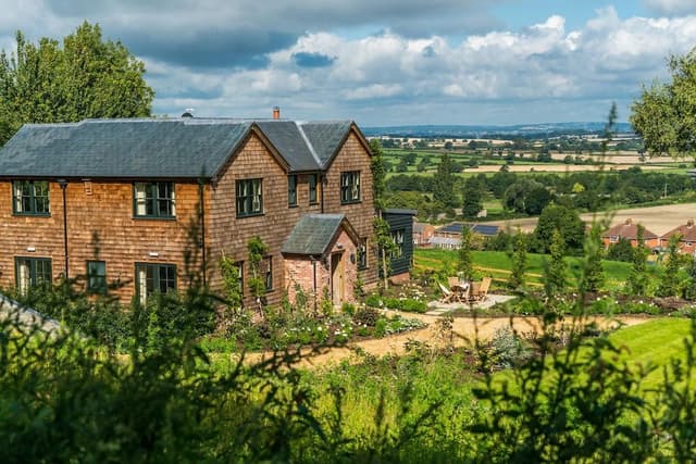 Luxury Cottage, Ensuite, Garden View (6 Bedroom House)