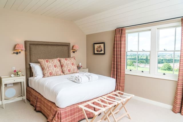 Luxury Cottage, Ensuite, Garden View (6 Bedroom House)