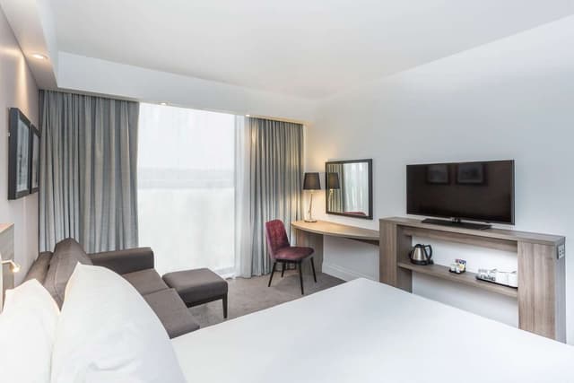 QUEEN ROOM NON SMOKING WITH SOFA BED