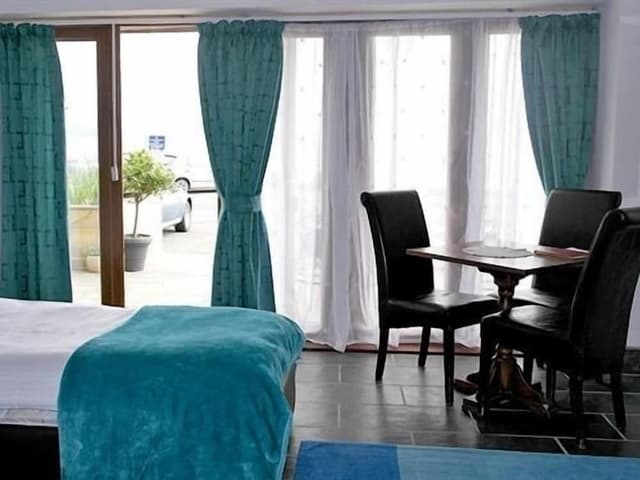 Superior Double Room, Ensuite (With Lounge)