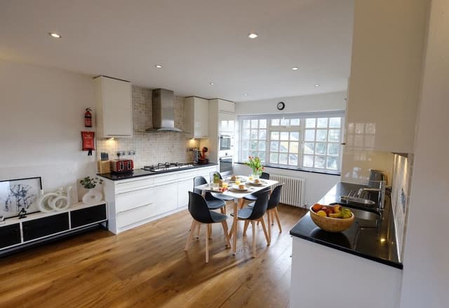 Luxury Apartment, Private Bathroom, Garden View (Riverwalk Apartment North)