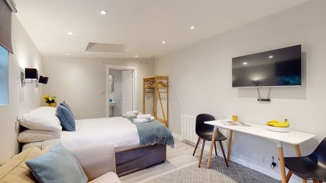 Deluxe Studio, Ensuite