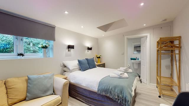 Deluxe Studio, Ensuite