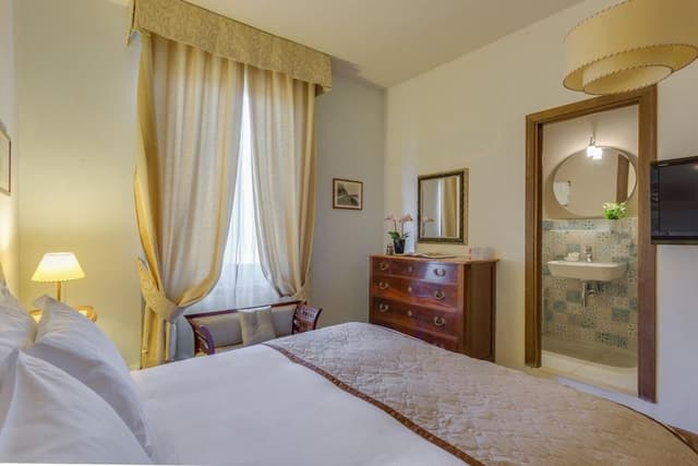 Double Room, 1 Queen Bed