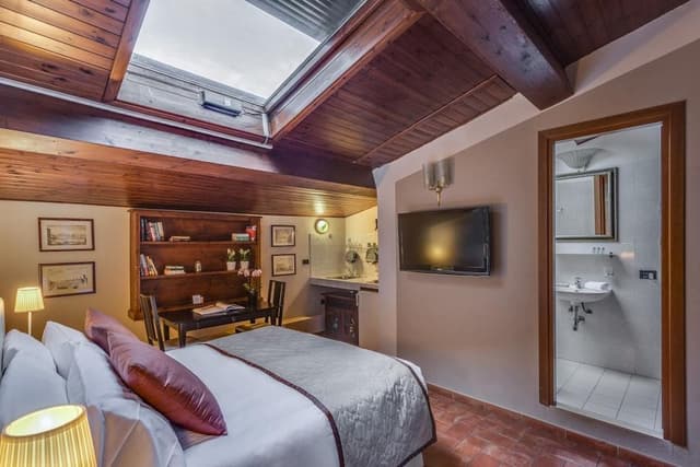 Double Room, 1 Queen Bed