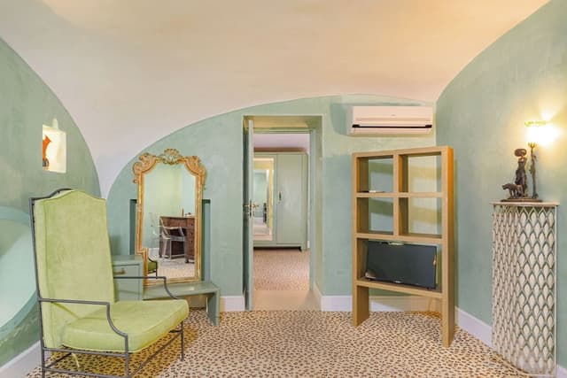 Standard Suite, 1 Queen Bed, Courtyard View