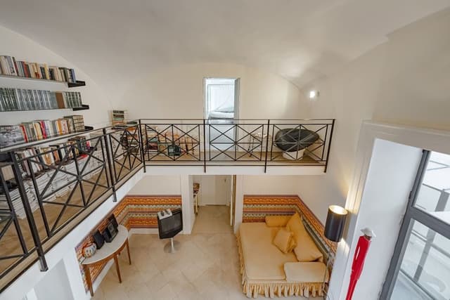 Standard Suite, 1 Queen Bed, Courtyard View