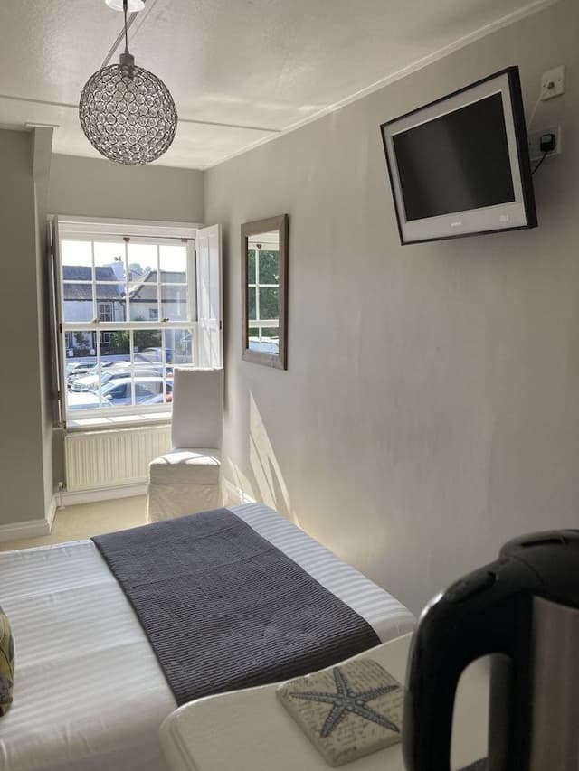 Comfort Double Room, Ensuite (Champagne)