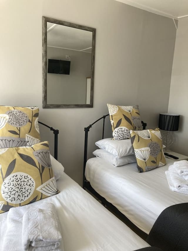 Classic Twin Room, Private Bathroom (across Hall, Cointreau)