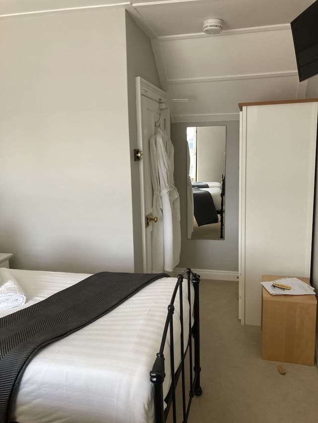 Classic Twin Room, Private Bathroom (across Hall, Cointreau)