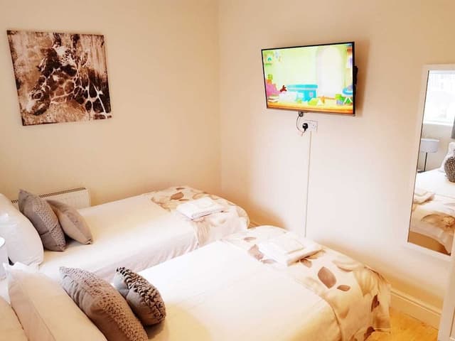 Double or Twin Room, Shared Bathroom (DELUXE EXTRA)