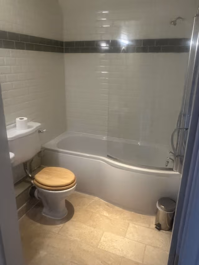 Economy Twin Room, Ensuite