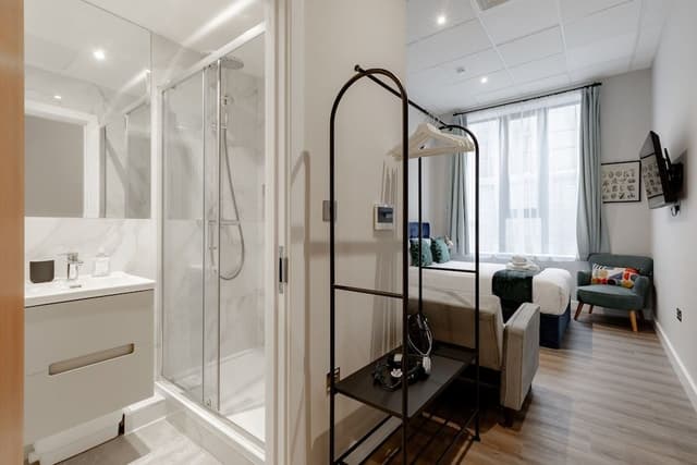 Elite Triple Room, Ensuite, City View