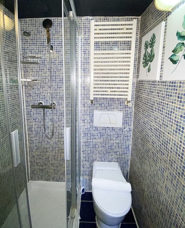 Standard Studio, Ensuite