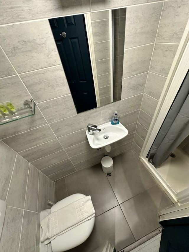 Standard Studio, Ensuite