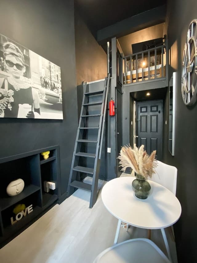 Standard Studio, Ensuite