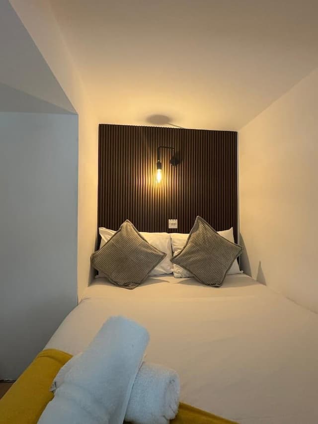 Standard Studio, Ensuite
