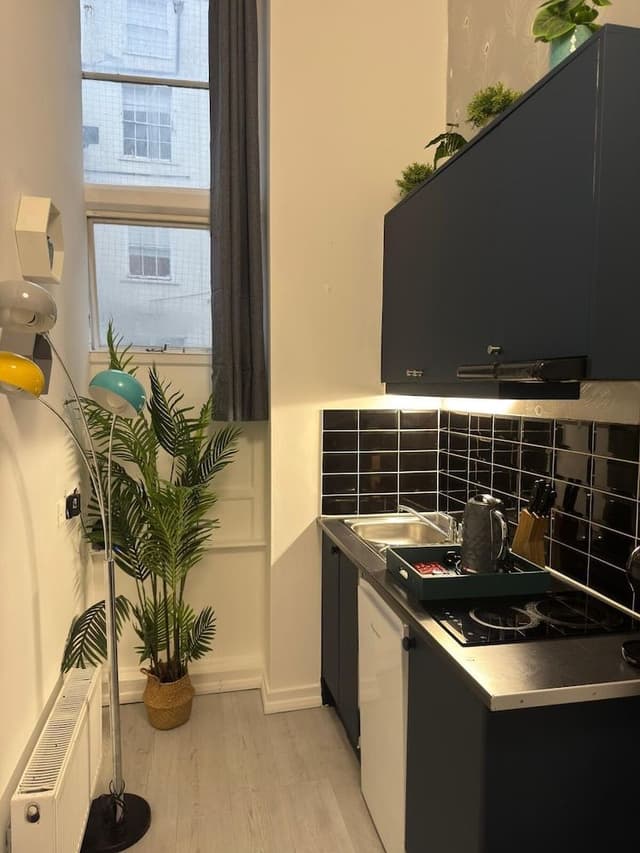 Standard Studio, Ensuite