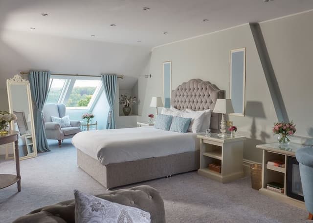 Suite, Ensuite, City View (Junior Suite)