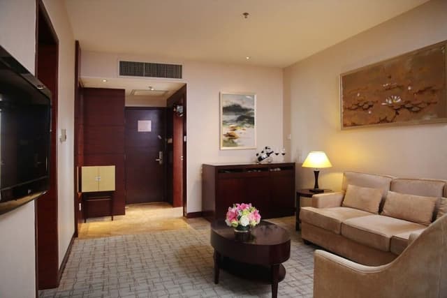 Executive Deluxe Suite