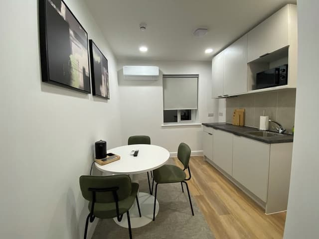Deluxe Studio