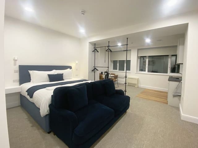 Deluxe Studio