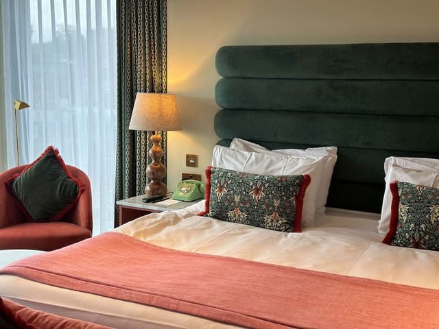 Suite, 1 King Bed, Balcony, City View (Super King)