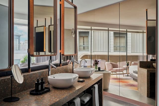 Deluxe Suite