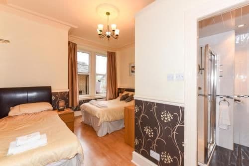 Family room-Standard-Ensuite with Shower-1 double 1 single