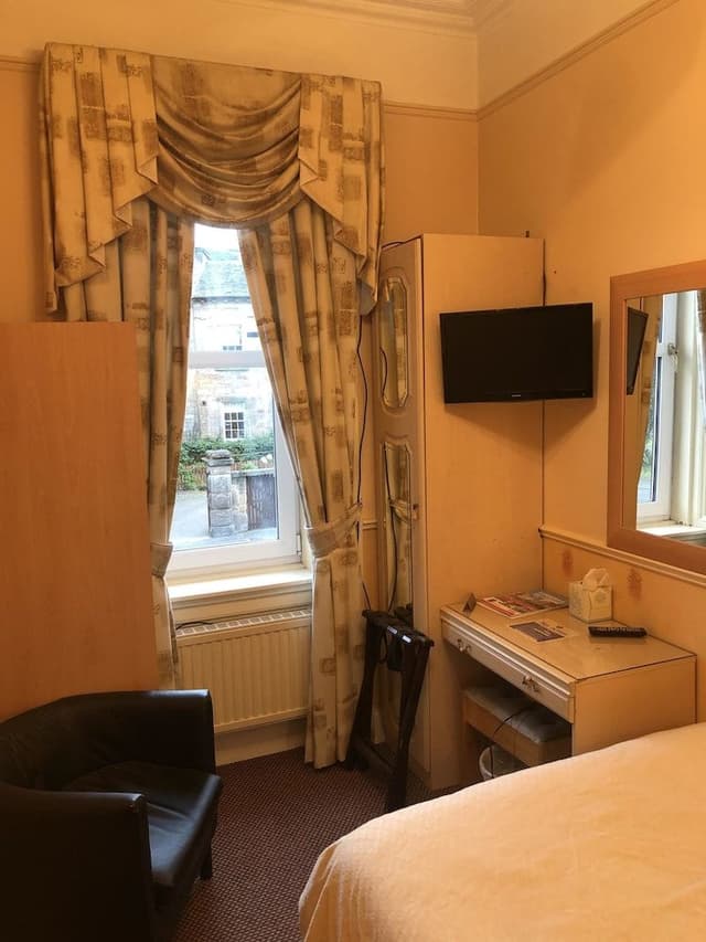 Single Room, Private Bathroom