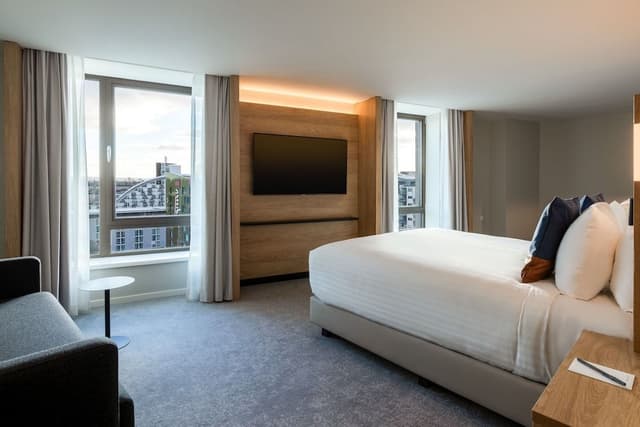 Superior Room, 1 King Bed, River View