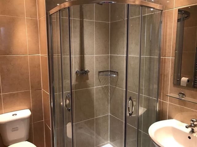 Family Suite, Ensuite