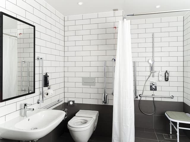 Accessible Double Room with wet room Ensuite
