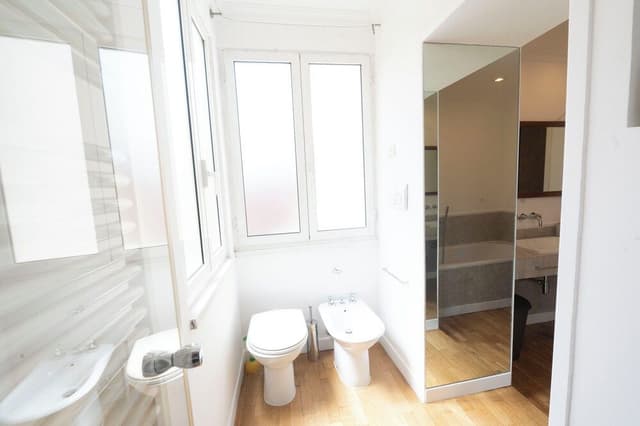 Bright and Lovely Apartment in San Lorenzo (Via degli Equi 60)