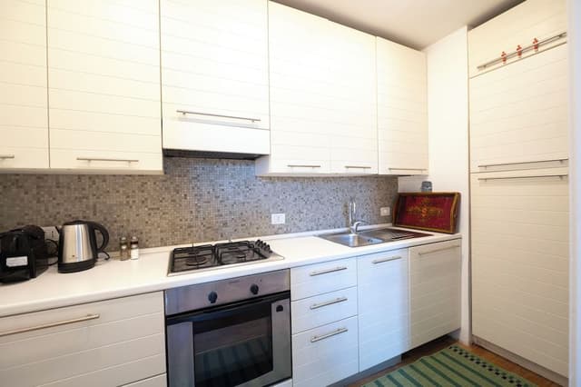 Bright and Lovely Apartment in San Lorenzo (Via degli Equi 60)