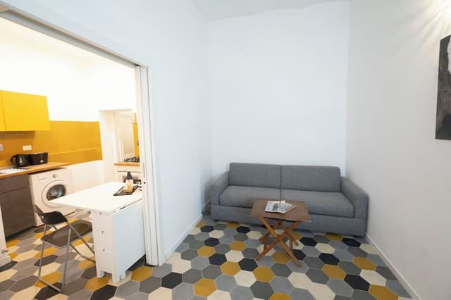 Eclectic Apartment in Trendy San Lorenzo (Via dei Marsi 67)
