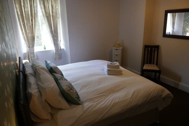 Signature Suite, Ensuite (Linton)