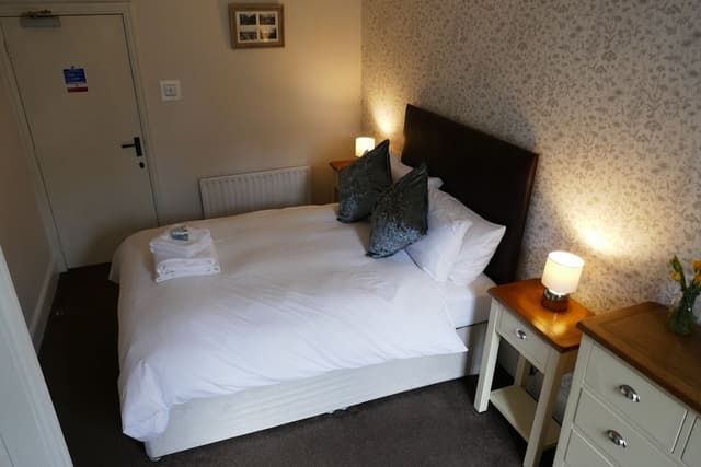 Standard Double Room, Ensuite (Carlton)