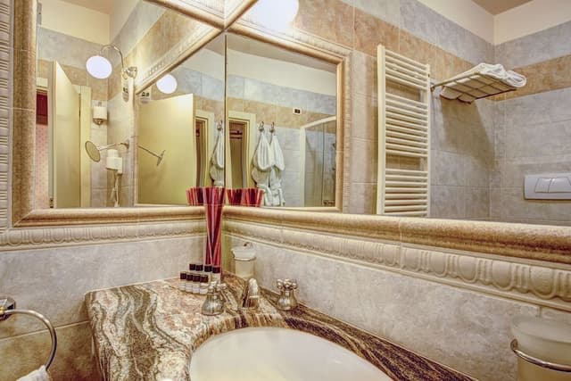 Suite, Courtyard View