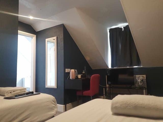 Twin Room, Ensuite (Room 2)