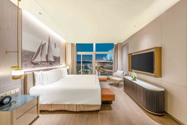 Suite, 1 King Bed, Club Lounge Access (Navigator, High Floor, Lounge)
