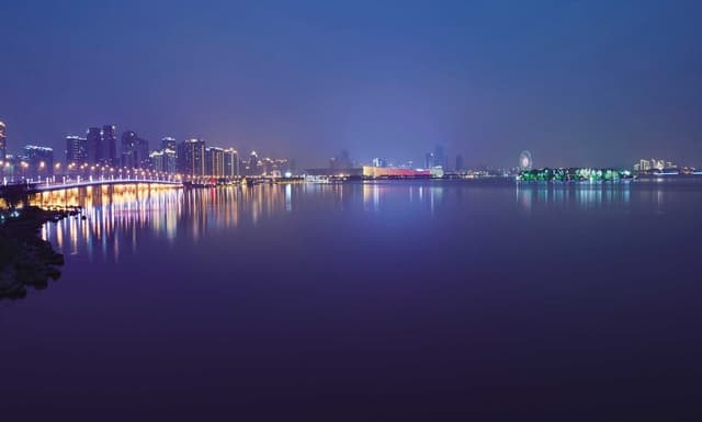 Premium Room, 1 King Bed, Lake View (Jinji)