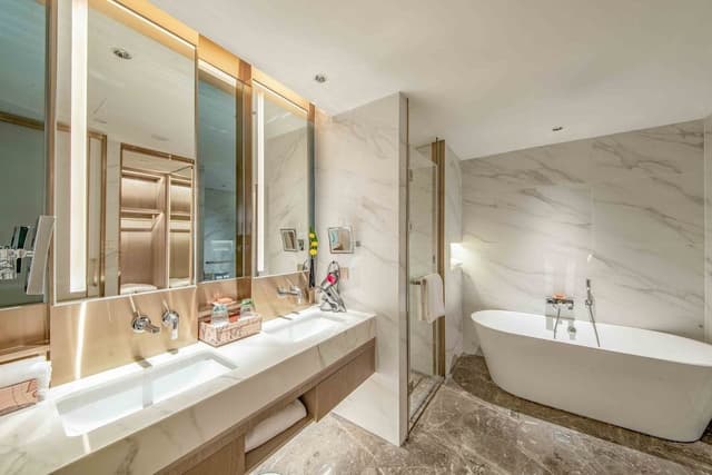 Suite, 1 King Bed, Club Lounge Access (Navigator, High Floor, Lounge)