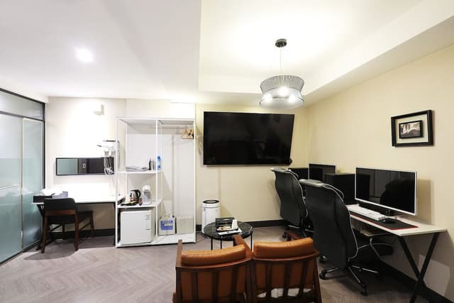 Suite (Twin Room)