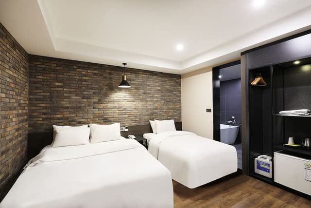 Deluxe Twin Room