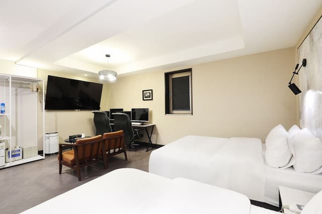 Suite (Twin Room)