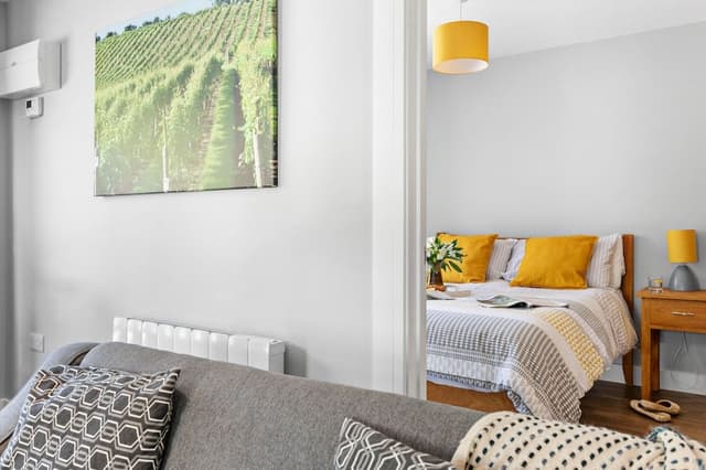 Premium House, Private Bathroom, Vineyard View (Pet Friendly)