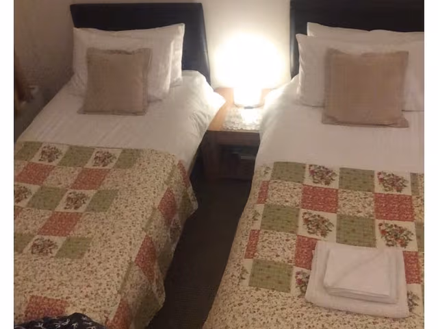 Luxury Twin Room, Ensuite (Yellow)