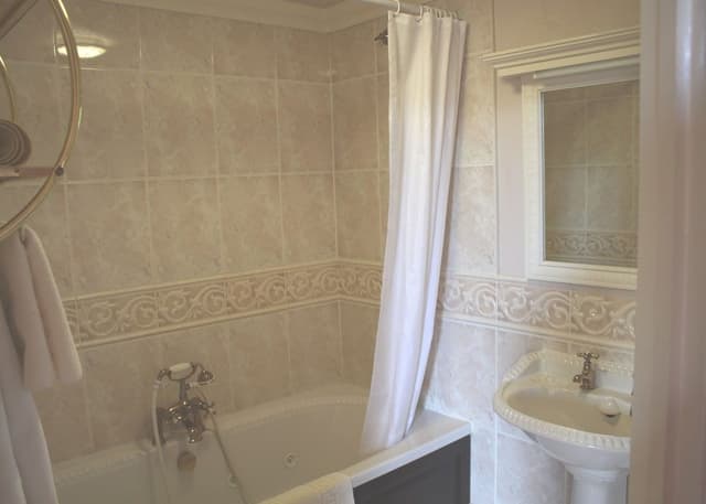 Double Room, 1 King Bed, Jetted Tub (Four Poster)