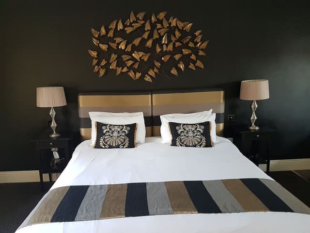 Duplex, Ensuite (The Tower Suite)